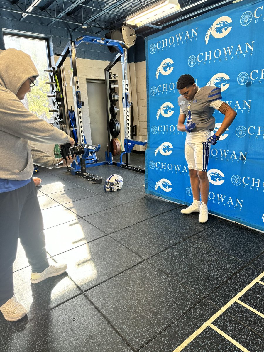TheJayAndrewss's tweet photo. Had a great OV today at @chowanfootball thanks for having me !!
@thorne_grayson @CoachNye_ @CoachHowardII @coach_gray1
@RV_FB_Prospects @CoachWhite35 https://t.co/lvCVefD2Vo