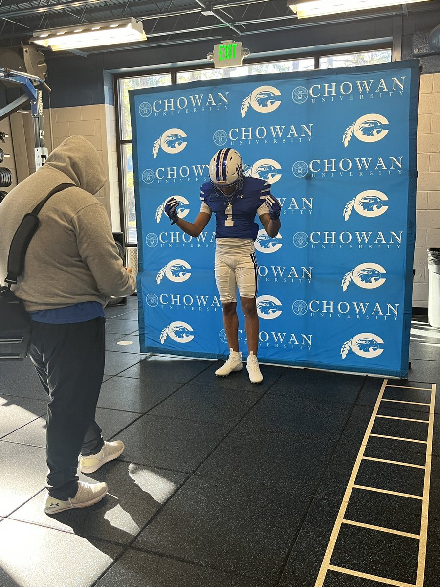 TheJayAndrewss's tweet photo. Had a great OV today at @chowanfootball thanks for having me !!
@thorne_grayson @CoachNye_ @CoachHowardII @coach_gray1
@RV_FB_Prospects @CoachWhite35 https://t.co/lvCVefD2Vo