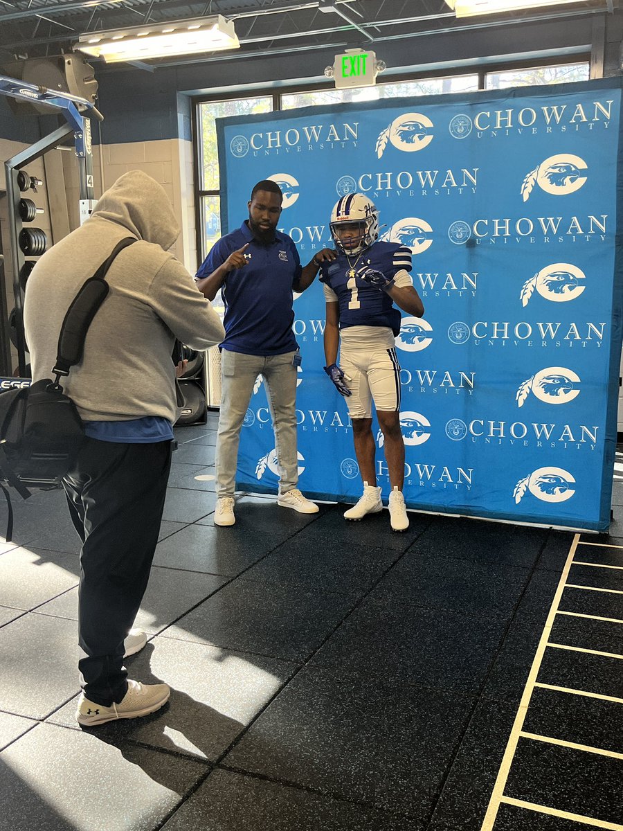 TheJayAndrewss's tweet photo. Had a great OV today at @chowanfootball thanks for having me !!
@thorne_grayson @CoachNye_ @CoachHowardII @coach_gray1
@RV_FB_Prospects @CoachWhite35 https://t.co/lvCVefD2Vo