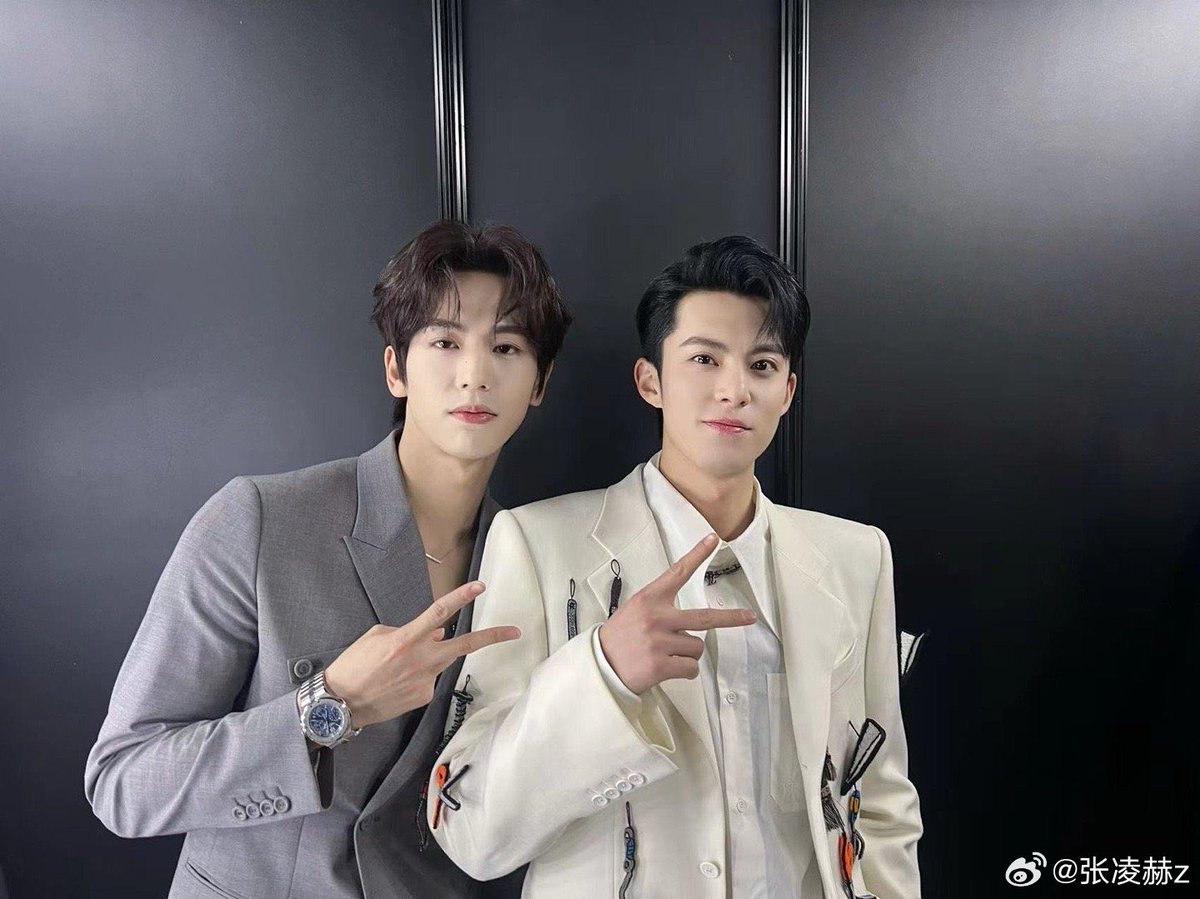 #ZhangLinghe shares new and old snaps with Love Between Fairy and Devil costar #DylanWang at 2023 Weibo Night