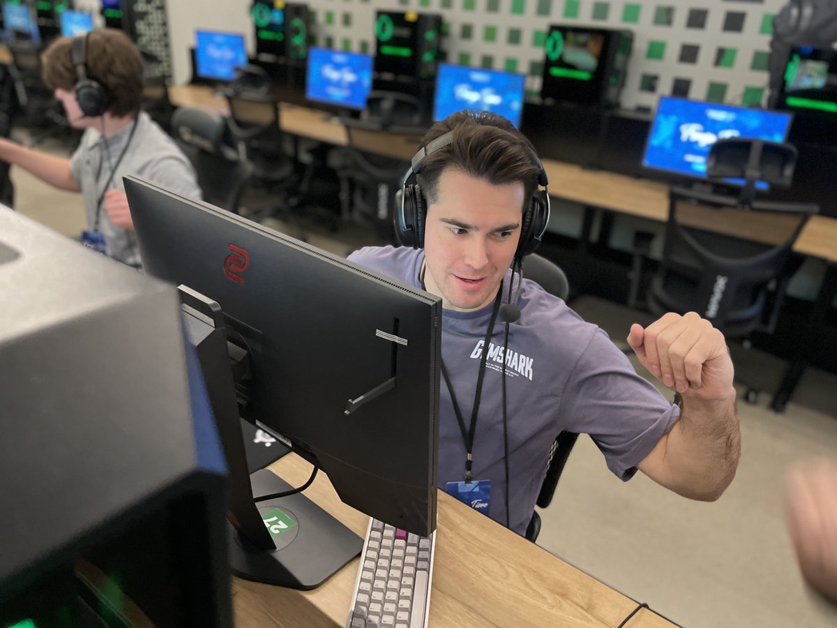 Localhost in Fullerton tweet media