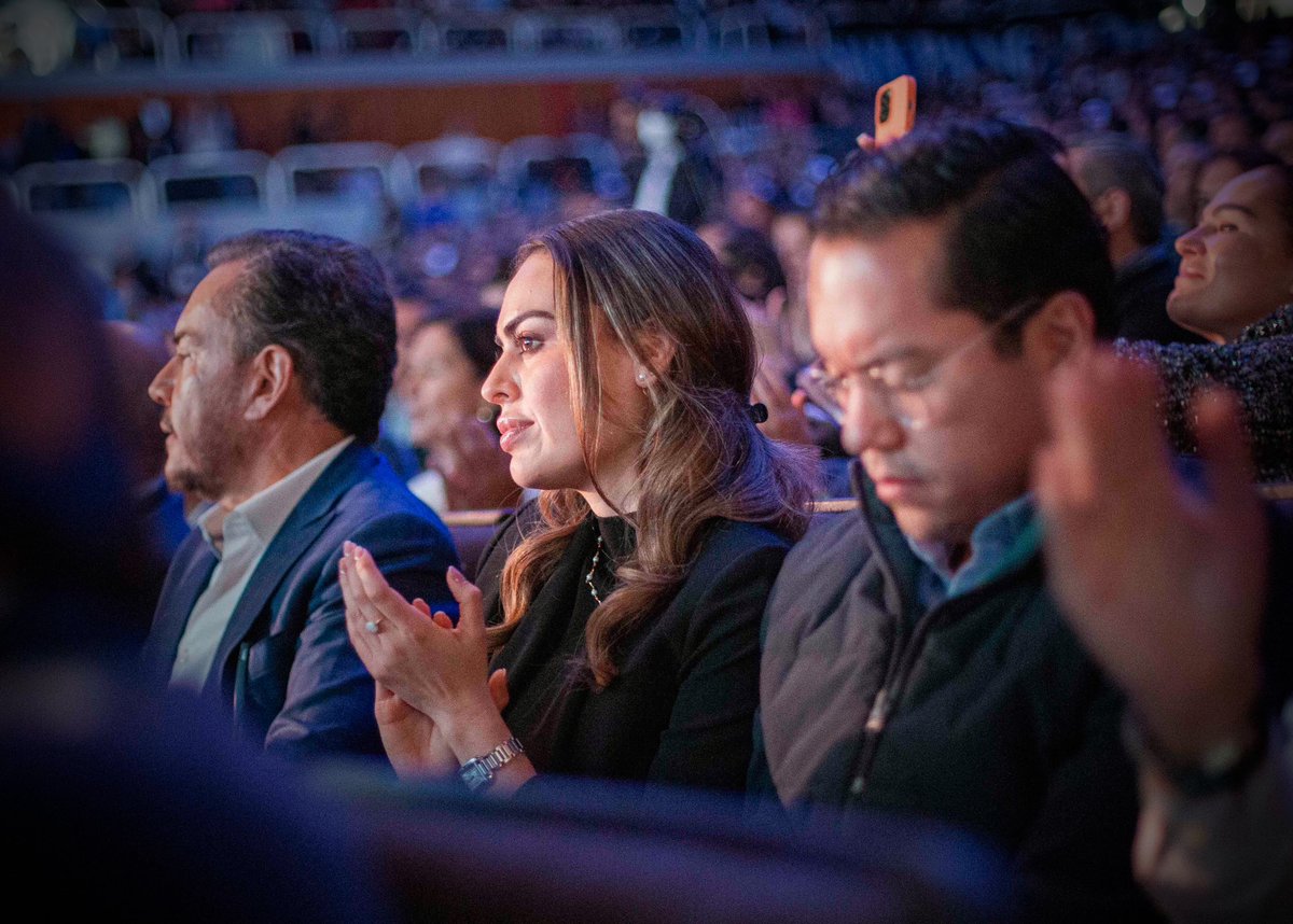 cninoderivera's tweet image. Felicidades @FeliFerMacias por tu esfuerzo y dedicación, por tu trabajo y convicción, por tus resultados de hoy en este #5toInforme. ¡A seguir #ConTodoS! 👊🏼✨