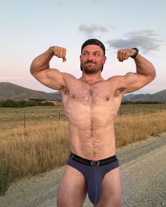 Need to get more of this 😍 Preferably naked next time 😈 maybe even getting that dick sucked 👀🍆 https://t