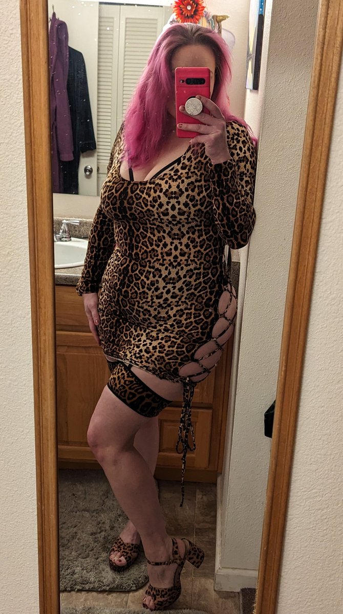 lilnaghtykitty's tweet photo. Friday night: Date Night attire https://t.co/D6lwjATd9Q
