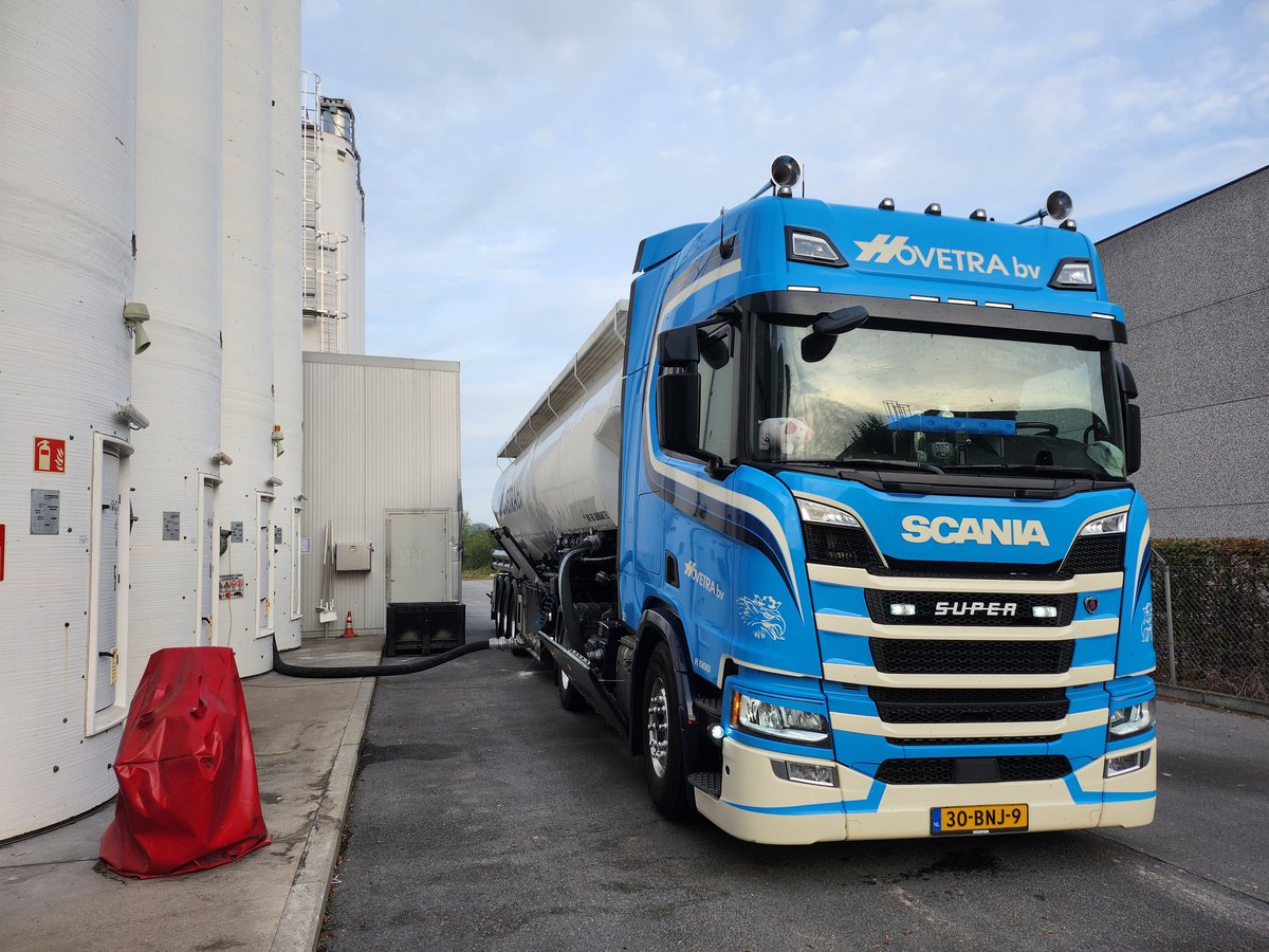 MdeRuiter83's tweet photo. Inmiddels niet meer met de onderlosser op pad. #hovetra #hovetrabv #bulkvervoer #scania #Rustââgh https://t.co/dY7zbrTAa0