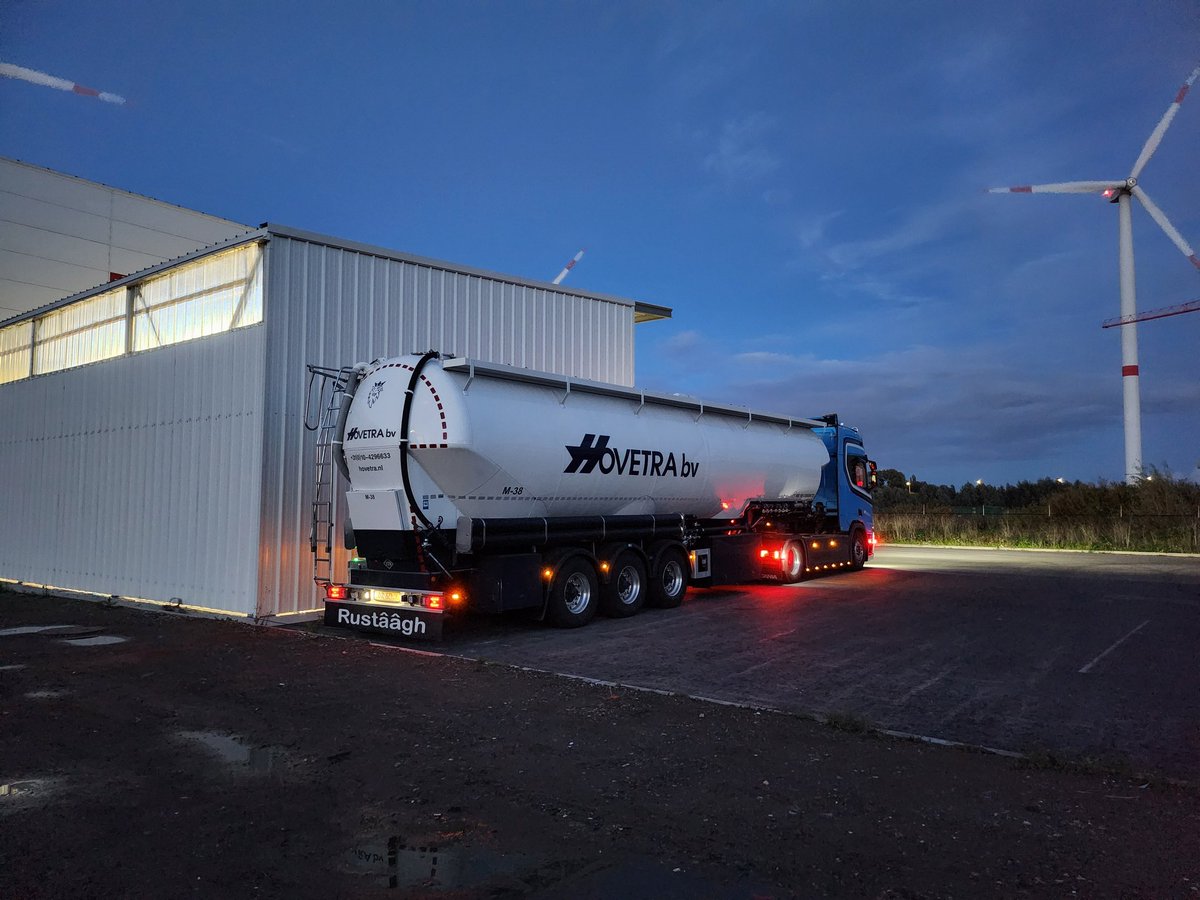MdeRuiter83's tweet photo. Inmiddels niet meer met de onderlosser op pad. #hovetra #hovetrabv #bulkvervoer #scania #Rustââgh https://t.co/dY7zbrTAa0
