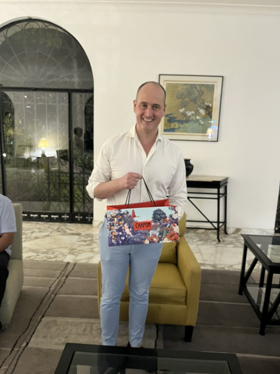 Epineda68's tweet photo. Sabían q el cacao 🇻🇪 es uno d los mejores del mundo? Eso nos explicaron el DG d la empresa 🇫🇷 d chocolates #Chapon, Cedric Taravella, C. Doutre Roussel y M.F.di Giacobbe grandes especialistas (“Cacao de origen”)y el productor 🇻🇪 R. Morales de Valle #Canoabo! A comprobarlo ahora! https://t.co/sLa0jPSwQW