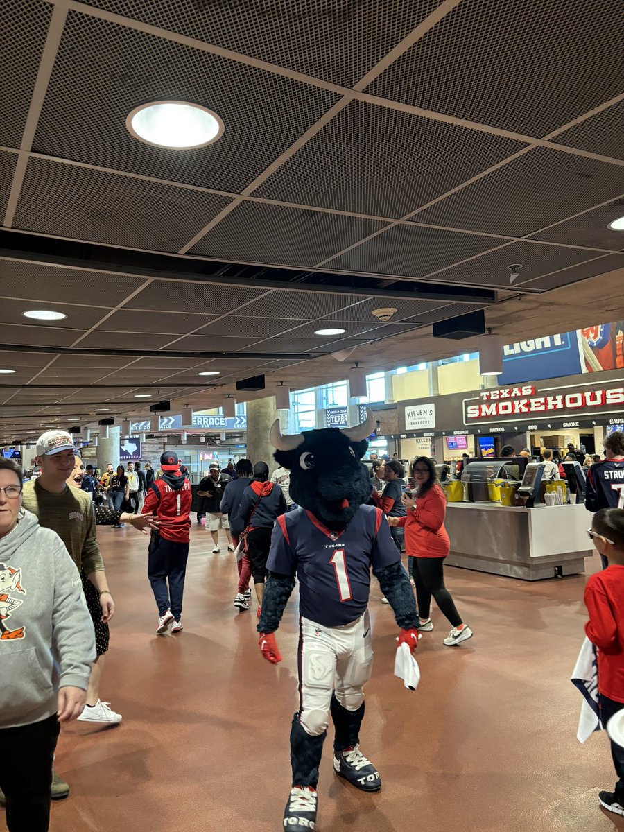 The energy in this place should be like what every school should be like when you walk into✌️🏈 #gotexans