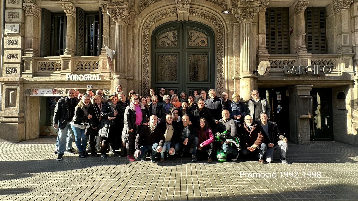 Zafrainvestiga's tweet photo. I després d'aquella trobada el #27N, avui #13G hem gaudit d'unes hores d'abraçades i rialles  amb la promoció 1992_1998 de l'Institut @ICaterinaAlbert, el nostre estimat "Zafra"
Queden en el record les vivències compartides i ens emportem els seus recorreguts de vida😍
Quin goig! https://t.co/O4Tqf8EqGJ