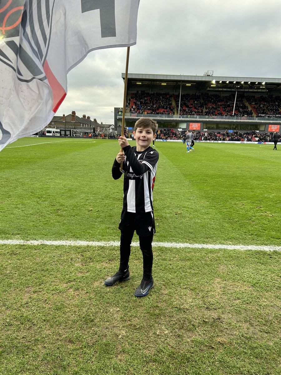 GtfcCo's tweet photo. GTFC V Notts County⚽️⚽️

An emotional day as the club and fans paid their respects to Cam and his dad. Our flag bearers did a fantastic job with both the flags and the minutes applause. Well done to all 👏👏

Joseph
Leo
Oaklin
Henry
Ruby
Harley
Charlie https://t.co/IOIBasomRC