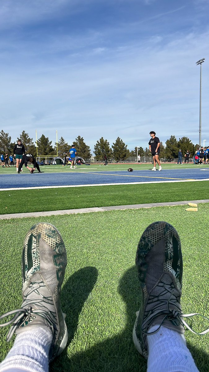 Sawyer_Rovegno's tweet photo. Ready for the Las Vegas Rubio camp!
Let’s ball out!
#longsnapper #d1longsnapper #benasty https://t.co/oTumwTBCoy