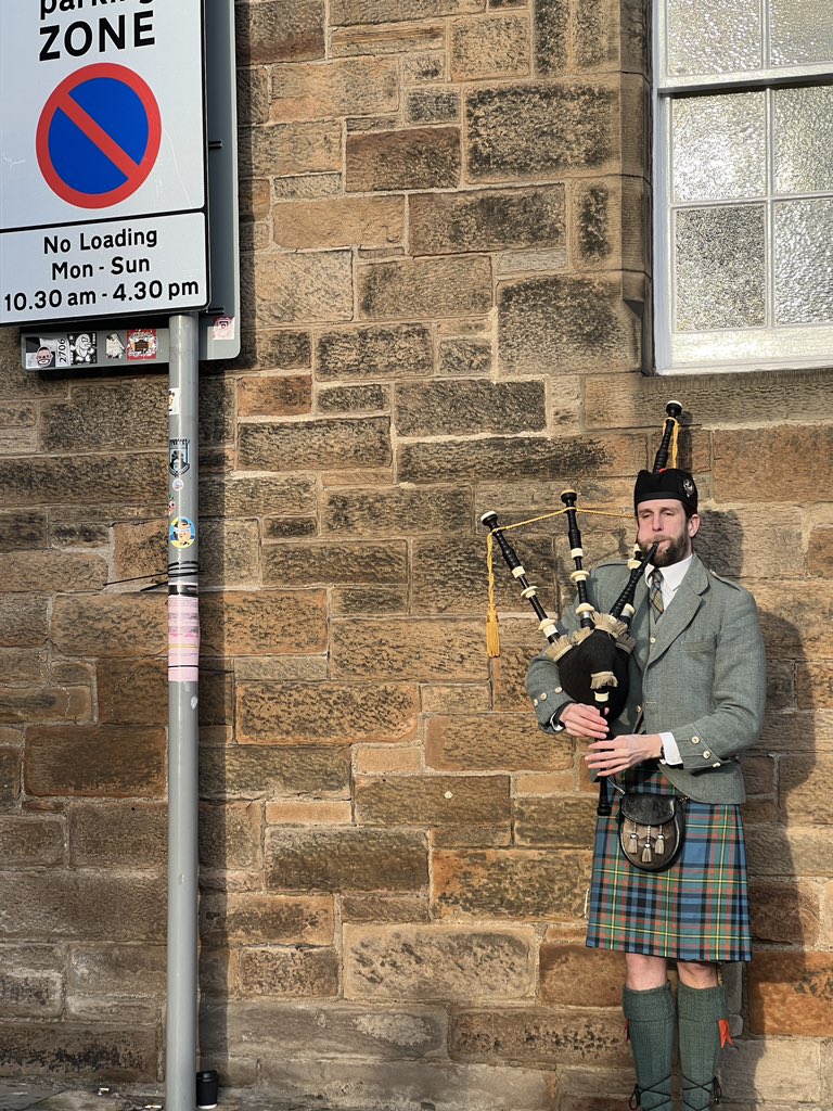 GethinE4's tweet photo. You can’t park there, mate. @YPLAC #noparking #bagpipes #edinburgh @gloucesterrugby https://t.co/kwA0OX47On