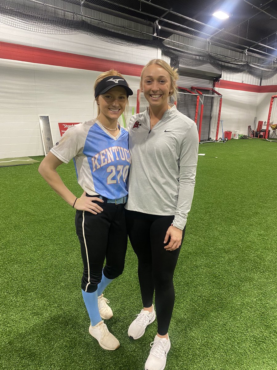AllieUtley25's tweet photo. Thank you @WKUSoftball the camp was so much fun and I can’t wait to come back I learned so much new stuff and I can now add it to my game!!@AmyLTudor @KaylaBixel @maddiebowlds https://t.co/6jkwK0cwN6
