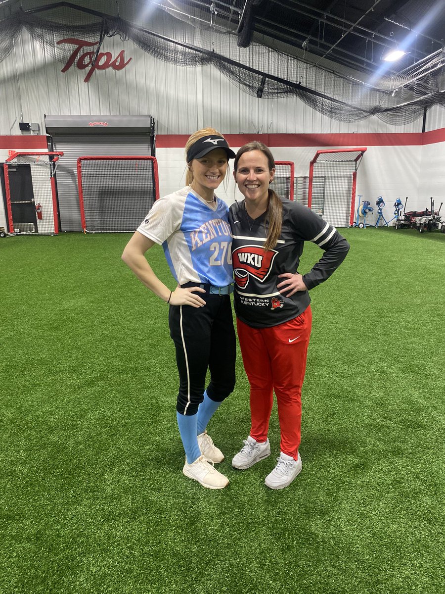 AllieUtley25's tweet photo. Thank you @WKUSoftball the camp was so much fun and I can’t wait to come back I learned so much new stuff and I can now add it to my game!!@AmyLTudor @KaylaBixel @maddiebowlds https://t.co/6jkwK0cwN6