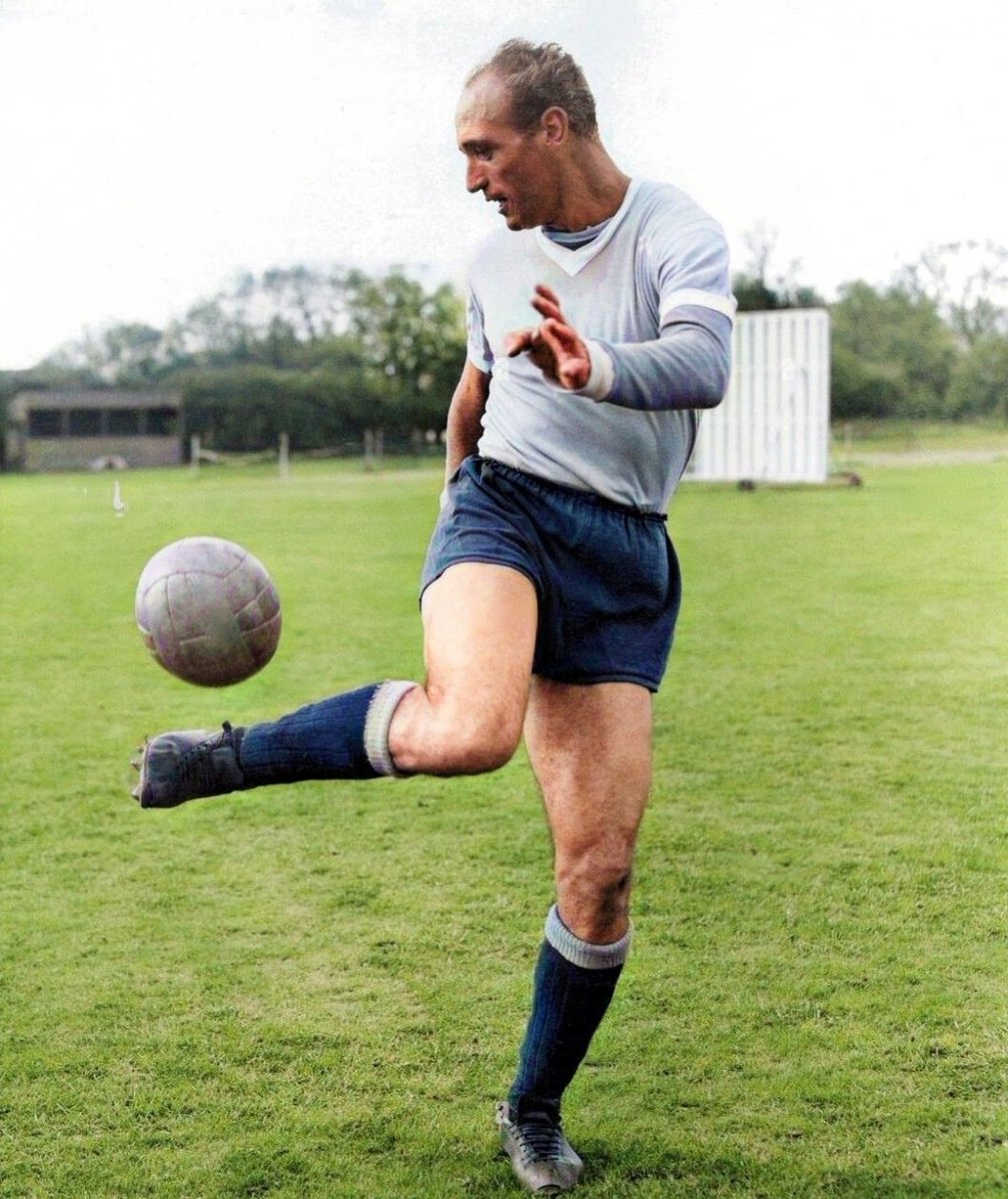 ¿Figuras internacionales al fútbol colombiano? Bueno,  algo sabe de eso Junior trayendo campeones del mundo, ¿Reconoces a este de la foto? Comenta nombre y nacionalidad.