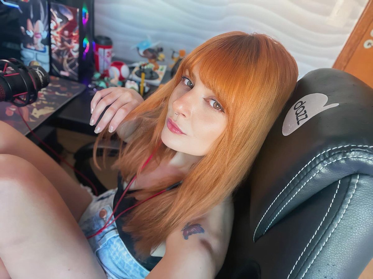 biatsuuki's tweet photo. Meu cantinho 🦊🎮 https://t.co/n5EmUA6Ww1