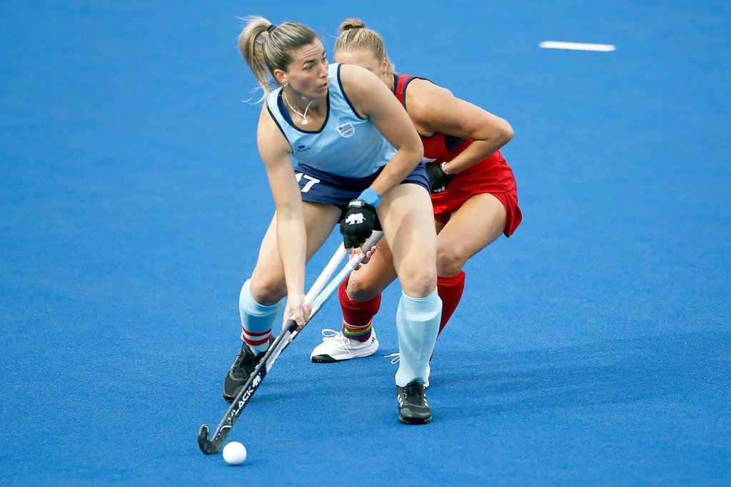 Dos uruguayas 🇺🇾elegidas en el equipo ideal panamericano 2022 de #hockey
<a href="/manuvilar94/">Manu Vilar del Valle</a> 
<a href="/beebaaviana/">Teresa Viana</a> 
#orgullo 
Mirá el historial de uruguayas galardonadas 👇
elobservador.com.uy/nota/manuela-v…
