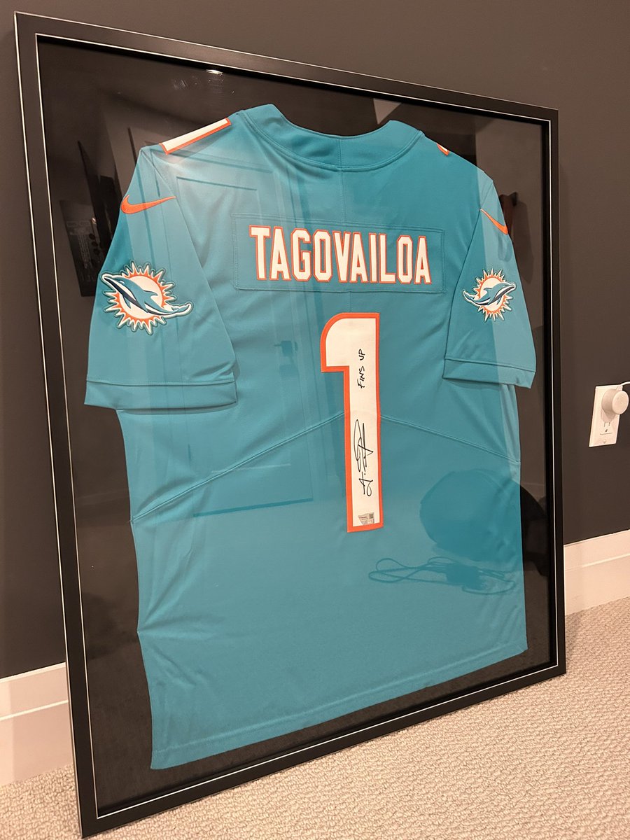 Attention all Dolphins fans! 

In honour of Tua’s first playoff game, I will be GIVING AWAY this jersey if the Dolphins win tonight vs KC.

To enter the contest:
1. Follow me
2. Like this post
3. Take a friend 

#finsup
