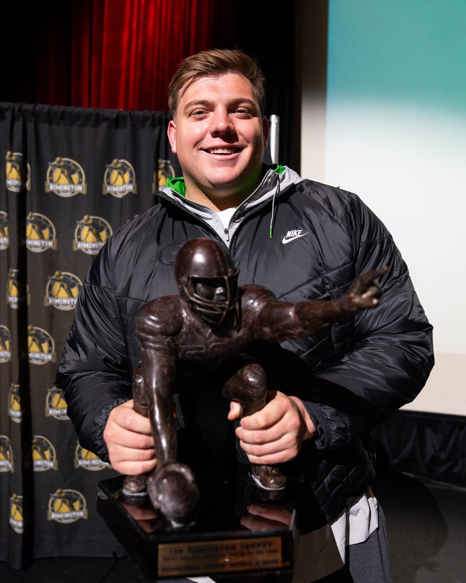 Our @rimingtontrophy winner is ready to be honored tonight in Lincoln, Nebraska! #GoDucks x @BigJax58