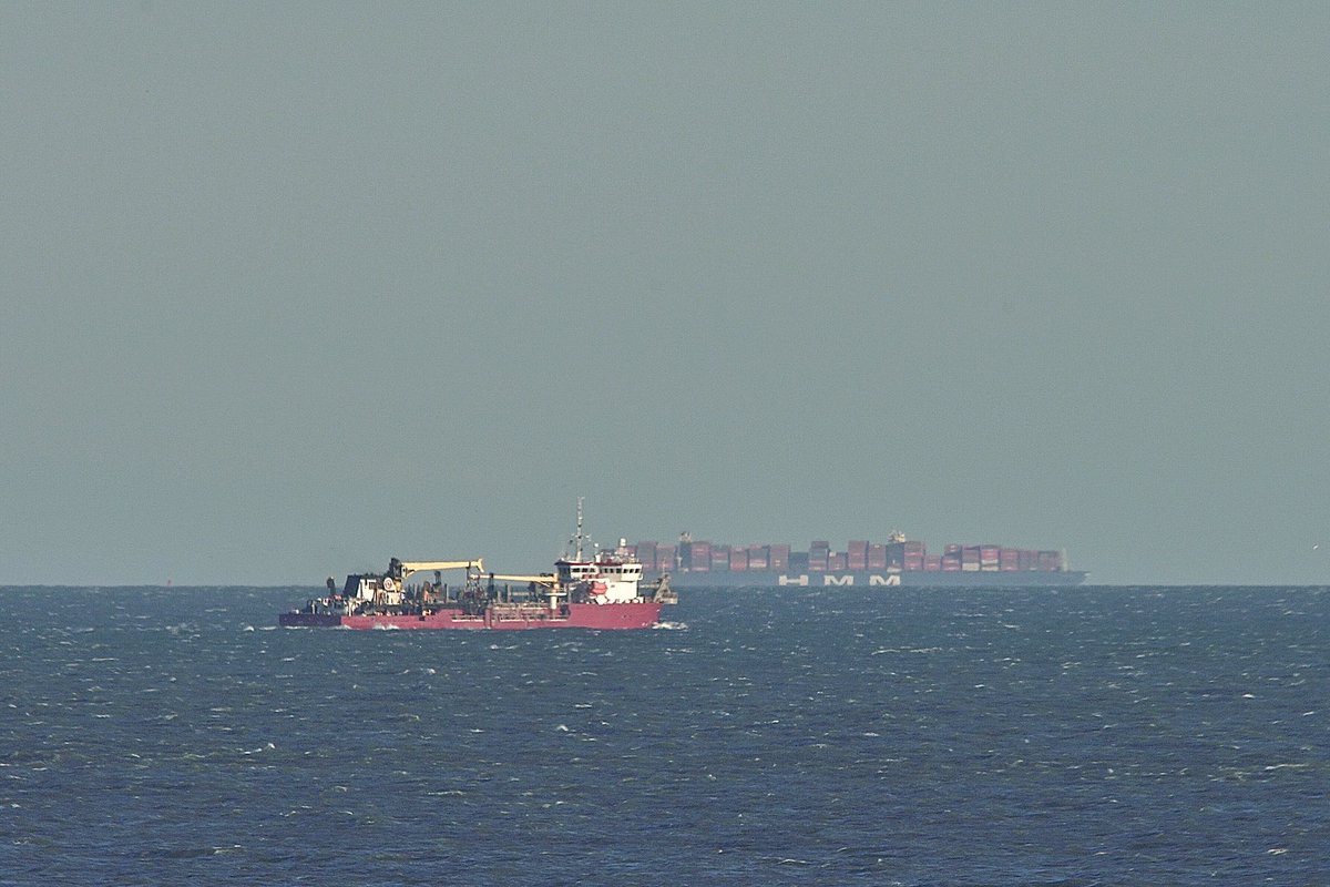 The #HopperDredger #LibertyIsland, IMO:9224831 🇺🇸 heading out to the #DumpSight. And drifting in the background, flying the flag of Greece 🇬🇷 the #HyundaiSpeed, IMO:9475698 a 366 meter Together-class #ContainerShip waiting her turn to come into Norfolk, Virginia. #ShipsInPics