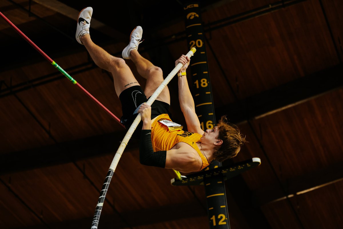 𝗣𝗥 𝗳𝗼𝗿 𝗦𝗮𝗹!

Capaldo sets a new career best in the pole vault, reaching a height of 4.20 meters (13' 9.25")!

#Hawkeyes