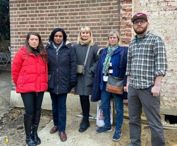 Today, I met with the residents of Lee Court to hear about the appalling conditions they are being expected to live in.

Years of neglect and months without heating or hot water.

This is unacceptable. Their suffering must be brought to an end and I will support them in this.
