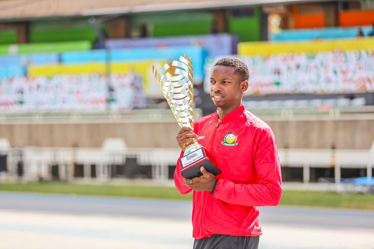 The trophy is finally home✨...I'm totally grateful to everyone that believed in me and supported me all through and went ahead to vote for me again and again 🙏🏾…thank you 🙏🏻🫶🏾
#captainfantastic #GODDIDIT ❤️🙏🏻🏆