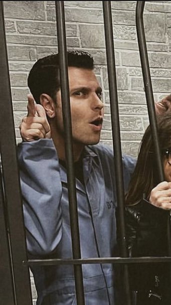 im tweeting from prison hi guys