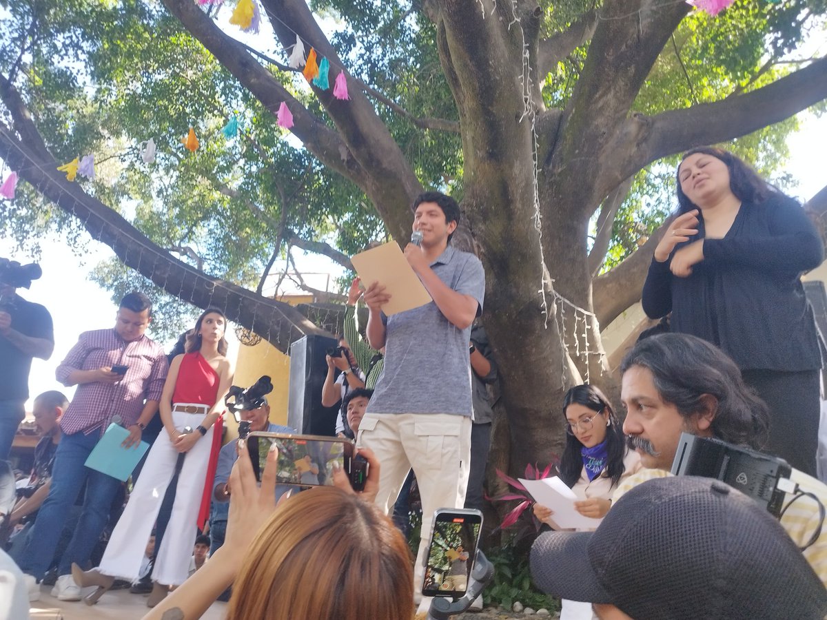 CDMX_EsClaudia's tweet photo. En un ambiente de festividad y alegría se llevó a cabo el encuentro con las Juventudes de Morelos con la presencia de referentes como @AbrahamCarro @Rodrigo_hdo @AleSanchEsp @_BrendaEspinoza  @AmparoHaydee @Antunez099 en Xochitepec, Morelos 
Viva La Primera 🇲🇽🫶 https://t.co/wXLHurXt1Y