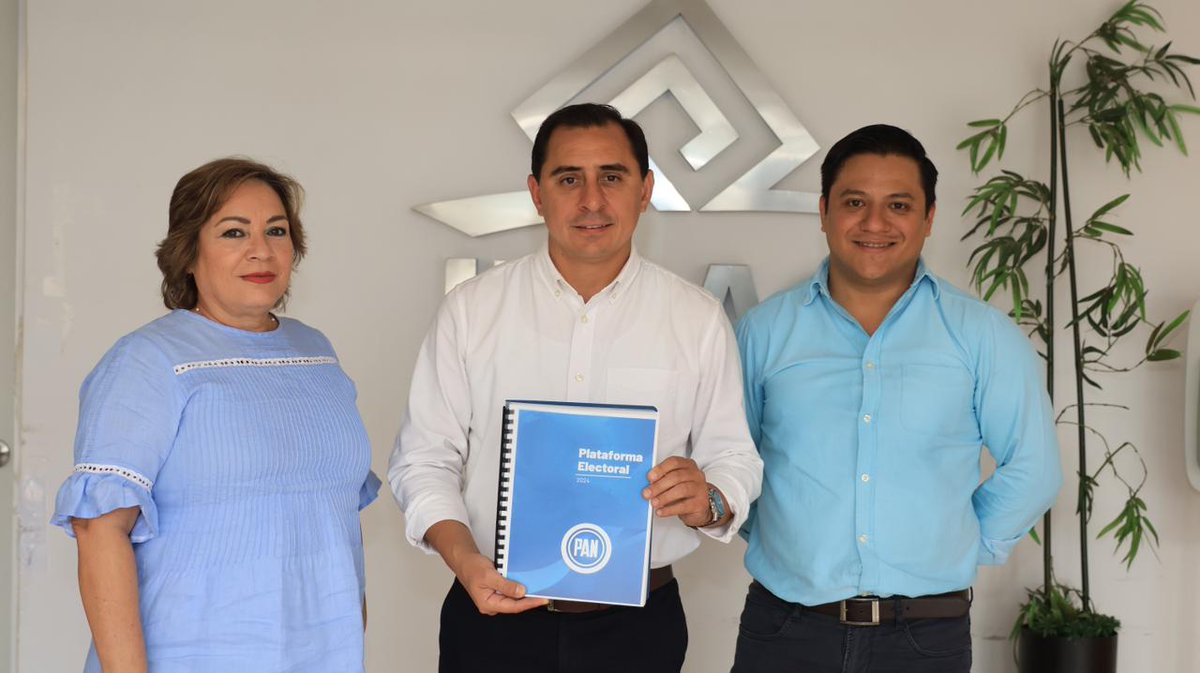 Registramos en el #IEPAC la Plataforma Política del #PANYucatán para el proceso electoral 2024, la cual fue construida en foros encabezados por <a href="/RenanBarrera/">Renán Barrera</a> y contiene las opiniones de los yucatecos para seguir transformando al Estado de manera segura y sin improvisaciones.