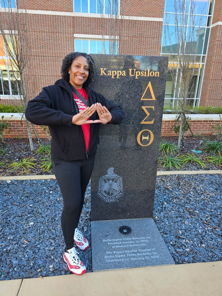 jhwhite14's tweet photo. Happy Founders Day to all my Sorors! #DST111 #KappAUpsilon #22 #9Pearls #8DOD #AOML ❤️🐘 https://t.co/P2kGDb0fYN