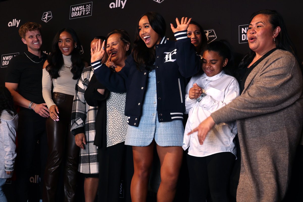 wearebayfc's tweet photo. BAYby’s first @NWSL Draft ☑️🤗
📺 Relive every moment of #BayFC’s 2024 #NWSLDraft here: https://t.co/aYv8bQ2aTH
#WeCameToPlay https://t.co/Q5kPDPEFyb