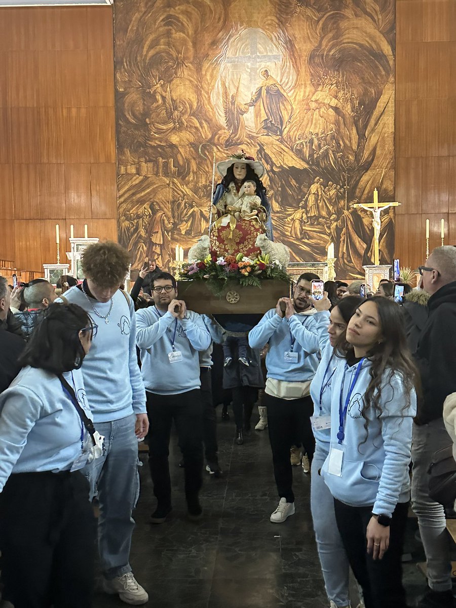 jaimegtaboada's tweet image. He tenido el Honor de participar en la Procesión de la #Divina Pastora, que ha recorrido las calles de Chamberí, acompañando a miles de Venezolanos. Saben que Madrid, España, es su casa y aquí les recibimos con enorme cariño.