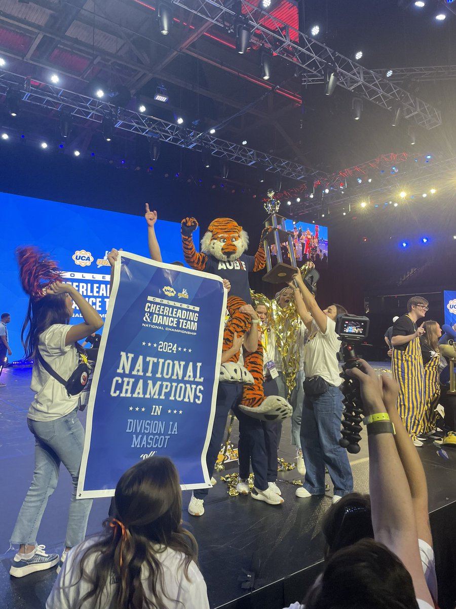 jmcollard0426's tweet photo. AND YOUR 11 TIME NATIONAL CHAMPION @AubietheTiger01 https://t.co/l2ML8gFp9P