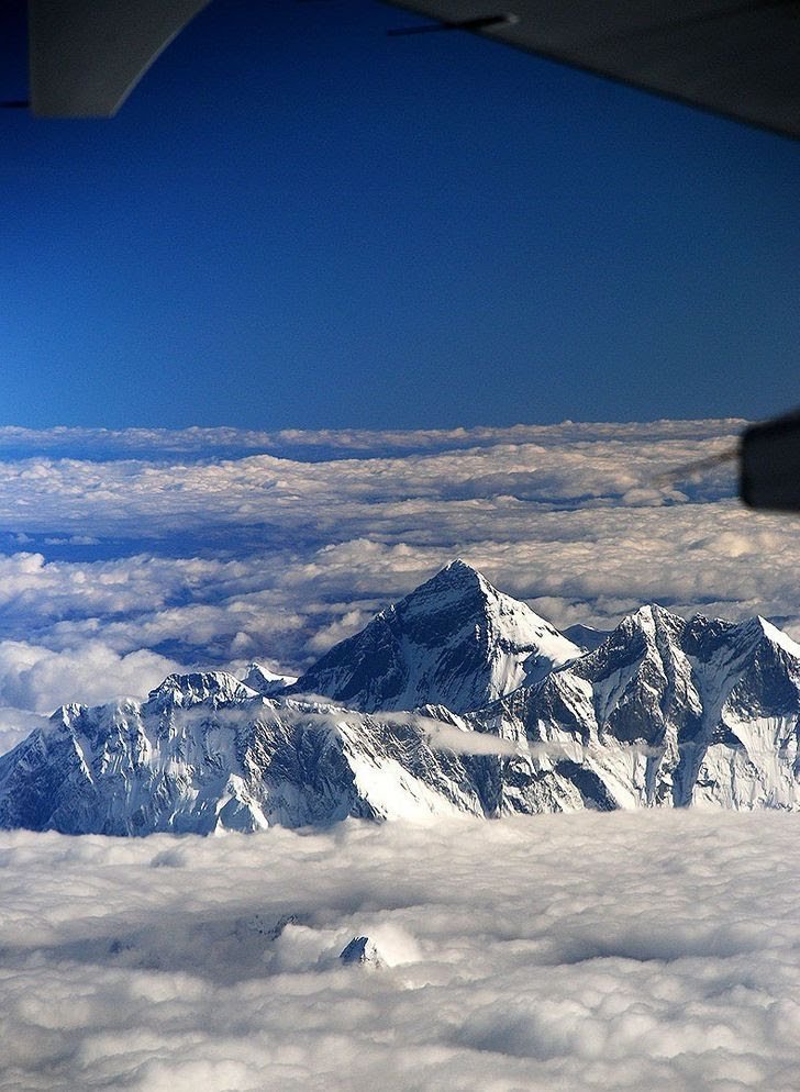 scienceworld224's tweet photo. Top of planet earth, Mount Everest from a commercial plane. https://t.co/UsMFskOhqG