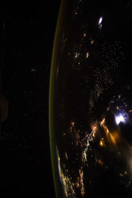scienceworld224's tweet photo. Asia at night from space https://t.co/XiCJdNFC2b