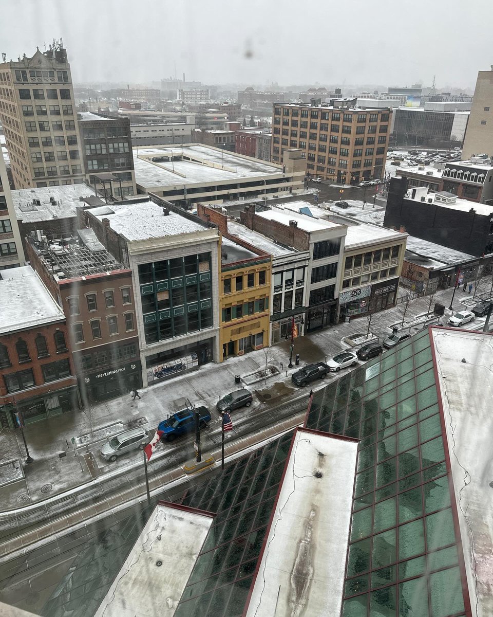 maxstarks78's tweet photo. How it started vs How it’s going here in Buffalo!!! #HereWeGo #SteelerWeather #PITvsBUF https://t.co/oLftyJhNpD