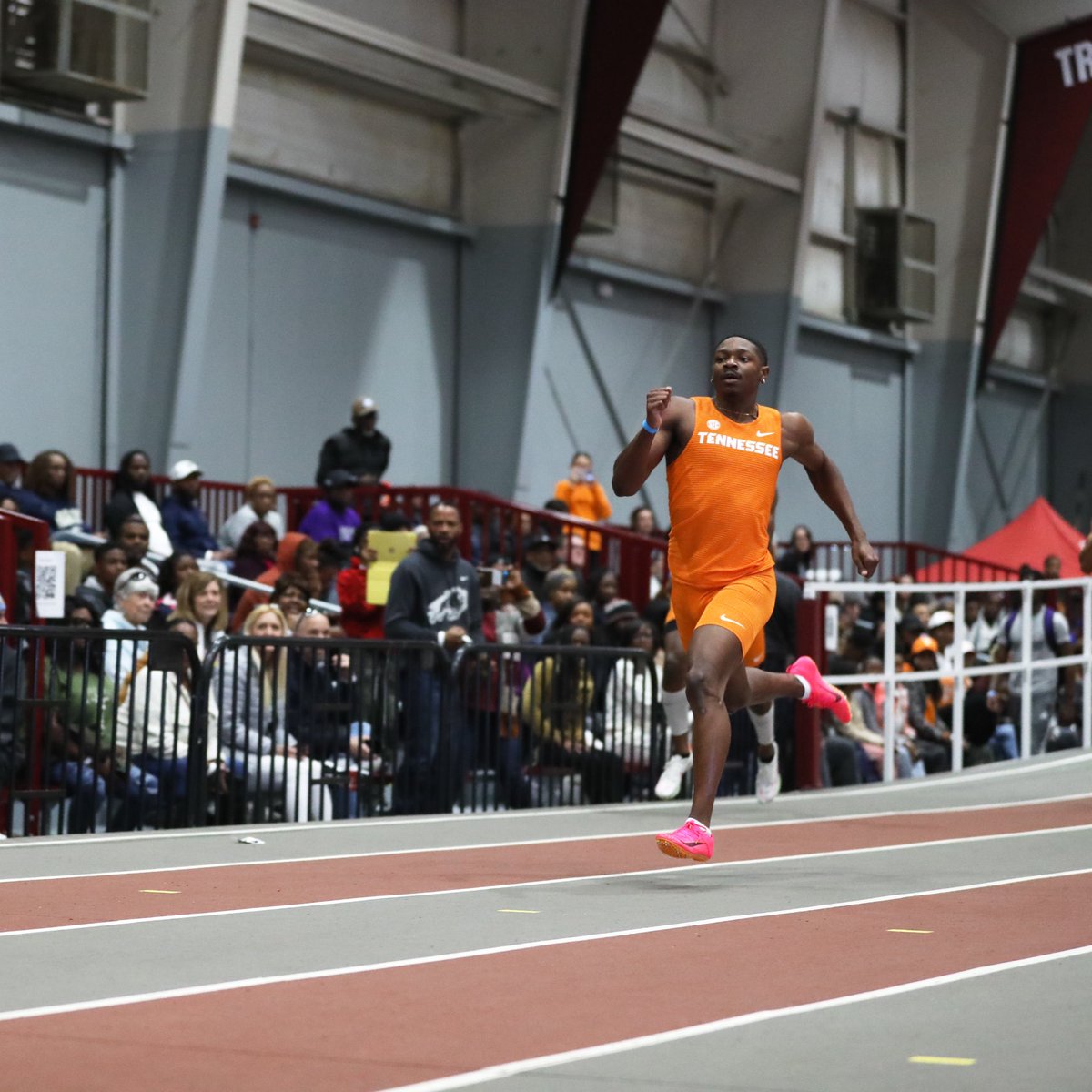 Vol_Track's tweet photo. Welcome to collegiate track &amp; field, Christian Parker!

300m 🥉 33.50 — No. 7 in UT history

#GBO https://t.co/veiAqu9JGU