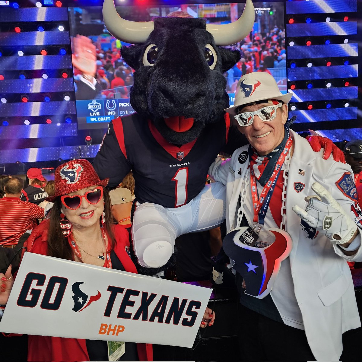sissytexan's tweet photo. Texans Friday go Texans! @HoustonTexans @LosTexans https://t.co/CvLc8N2BeH