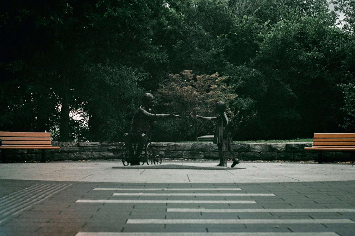 DiegoCaptures's tweet photo. Roosevelt island NY on 35mm film pt 2. https://t.co/z9Ufh4dOeP