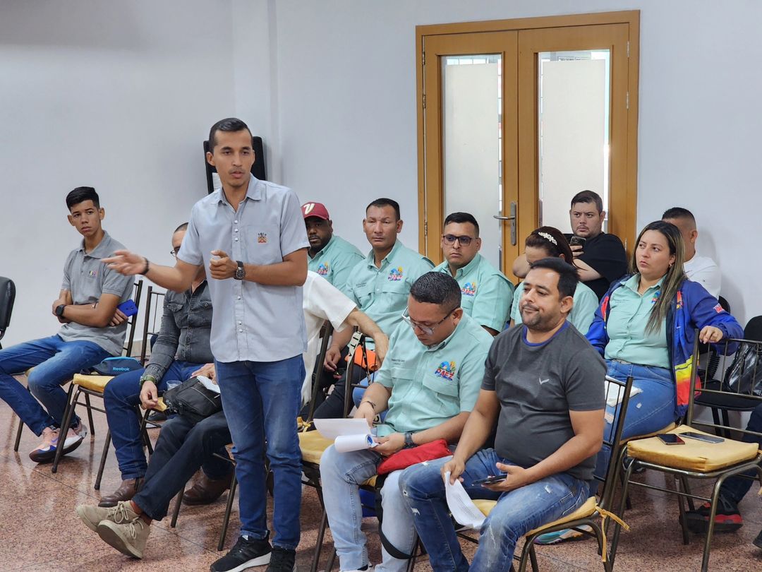 Desde #Guanare, cumplimos orientaciones de nuestra AN a través de la Brigada 256, presentando la Consulta Pública Nacional del Proyecto de Ley de Fiscalización, Actuación y Financiamiento de las Organizaciones no Gubernamentales y Afines.

#AfirmativosAvanzamos
@nicolasmaduro