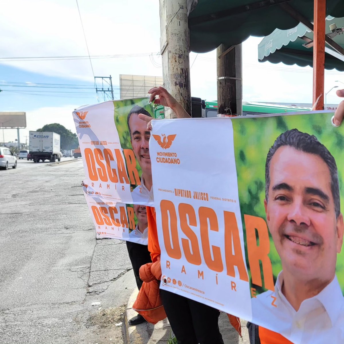 Oscaramirezca's tweet photo. ¡Hoy pintamos las calles de Naranja, con alegría!
¡Gracias a todas y todos los militantes y simpatizantes por hacer esto posible!
Equipazo 🍊
#Zapopan #Precampaña #Precandidato #Diputado #Federal #MovimientoCiudadano #Calcas #Mega #ElMejorEquipo
.
.
.
Mensaje dirigido a militantes y simpatizantes de Movimiento Ciudadano