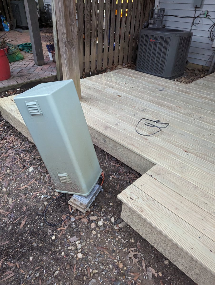aqalytics's tweet photo. @comcast @Xfinity one of your techs was out earlier this week and left the cable box behind our house ajar, wiring and electrical parts exposed, and cabling thrown everywhere. How do we get this resolved? https://t.co/TPnfsEom4L