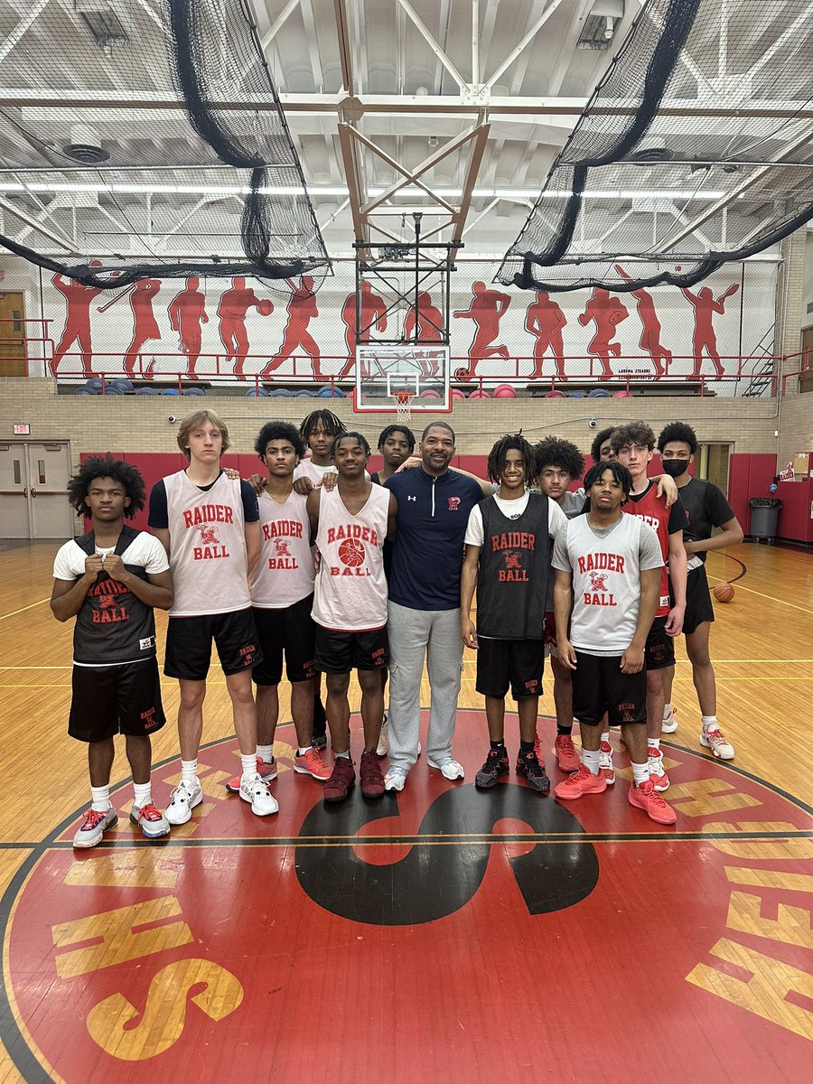 DYoung42's tweet photo. Great having the Shaker Legend, Malcolm Sims at practice today training our guys!! @raidersofshaker https://t.co/MDQicF1uvH