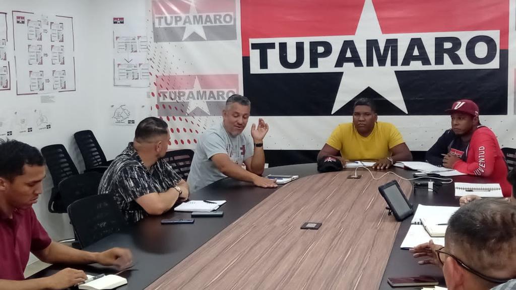 Emprendimiento y Fortalecimiento Económico 🔴⚫

"No se puede hacer trabajo político en abstracto. Profundizar en los conocimientos, en las ideas, en lo que pasa aquí y en lo q pasa en el mundo. Ser francos, ser valientes, ser veraces"

Reunión de la Dirección Nacional Operativa