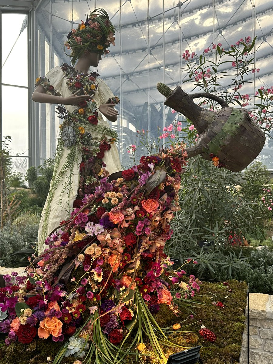 QPdawll's tweet photo. The fabulous Fleurs de Villes VOYAGE.
@assiniboine_park @fleursdevilles #assiniboinepark #theleaf #flowers #fleurs https://t.co/cTkD6emSOg