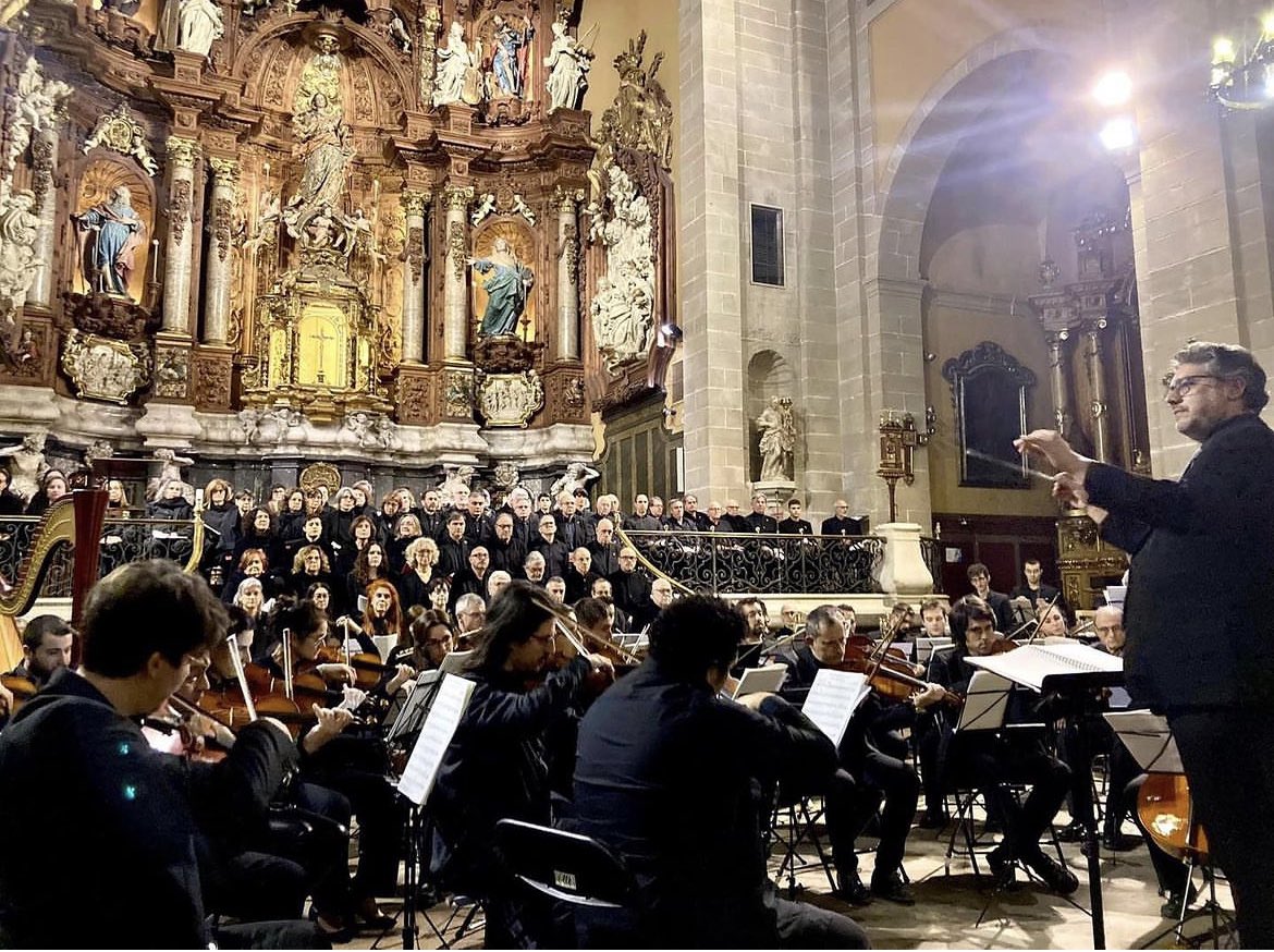 CoralCanigo's tweet photo. Magnífica i emotiva interpretació de “EL PESSEBRE” de #PauCasals a la Basílica de Santa Maria d’Igualada amb els solistes, l’orquestra de terres de marca, @oc_vic i les corals @coral_mixta_igualada @orfeomanresa @corcabirol i @coralcanigo i la direcció de @DanielMestreD https://t.co/S492Gs3A2X