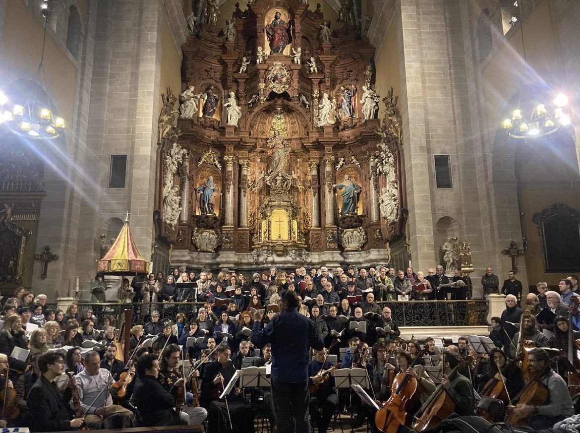 CoralCanigo's tweet photo. Magnífica i emotiva interpretació de “EL PESSEBRE” de #PauCasals a la Basílica de Santa Maria d’Igualada amb els solistes, l’orquestra de terres de marca, @oc_vic i les corals @coral_mixta_igualada @orfeomanresa @corcabirol i @coralcanigo i la direcció de @DanielMestreD https://t.co/S492Gs3A2X