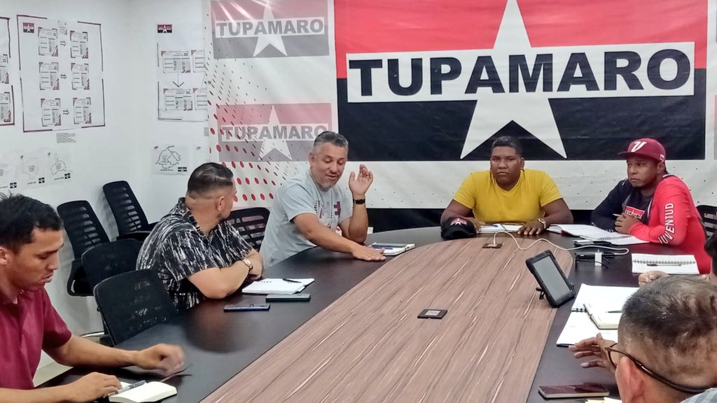 El Secretario de organización <a href="/Tupa_Esteban/">Esteban Fernández</a> expresó en la reunión de la dirección Nal. 
“Como revolucionarios tenemos una gran tarea con el pueblo, con la Patria, en todas las trincheras produciendo, creando, construyendo, innovando, formándonos día a día”
#AfirmativosAvanzamos