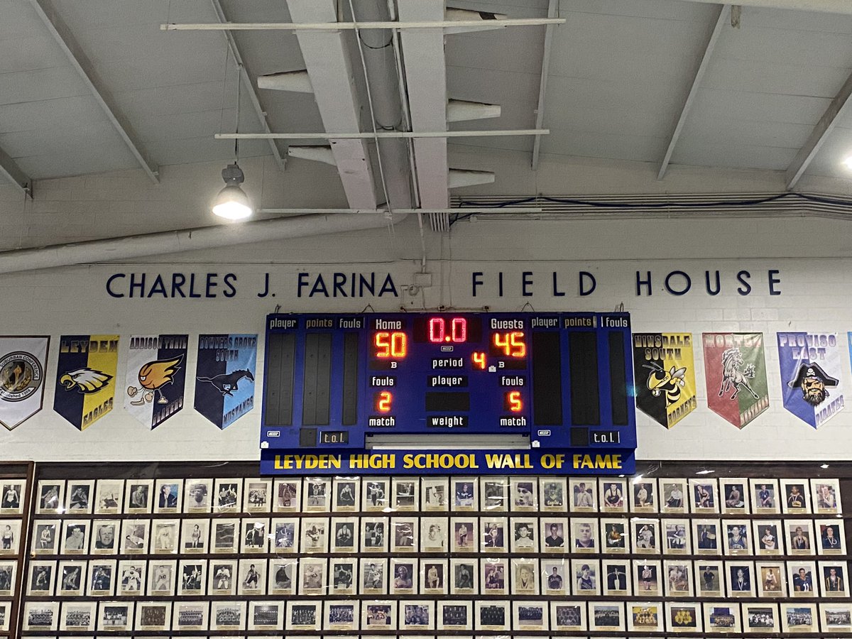 Leydenathletics's tweet photo. Boys Basketball with a huge come from behind win over Fenton! #leydenpride https://t.co/WA0cNP6hZD